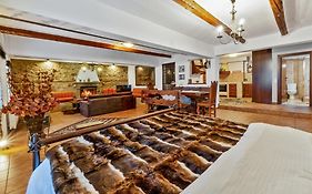 Manor House Est. 1890